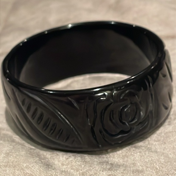 Vintage Black Carved Rose Bangle Bracelet 7-8” - Picture 6 of 7